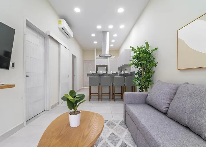 Casa de férias 2 Bd With Balcony, Gym, Rooftop Pool, Hot Tub
