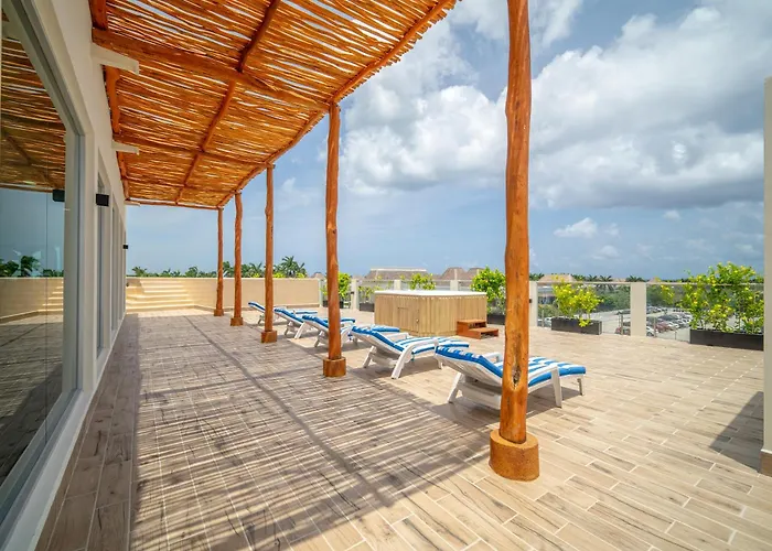 2 Bd With Balcony, Gym, Rooftop Pool, Hot Tub Casa de férias *