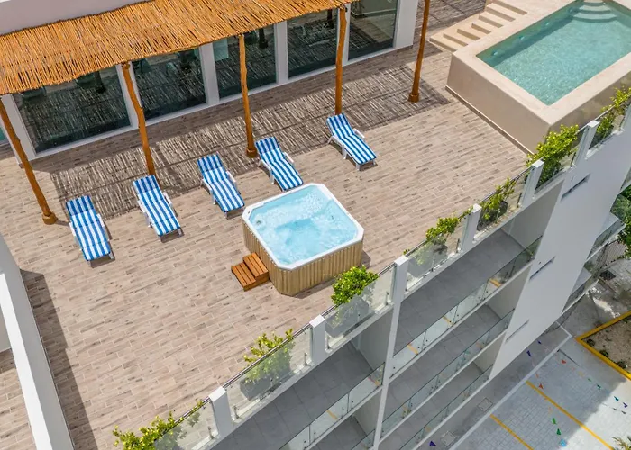 2 Bd With Balcony, Gym, Rooftop Pool, Hot Tub Playa del Carmen