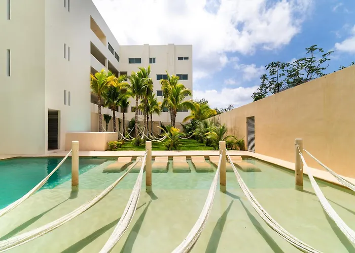 2 Bd With Balcony, Gym, Rooftop Pool, Hot Tub Casa de férias *