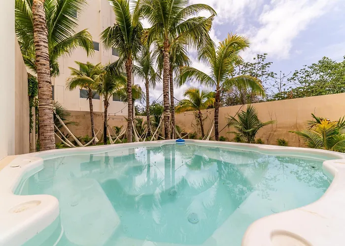 2 Bd With Balcony, Gym, Rooftop Pool, Hot Tub *