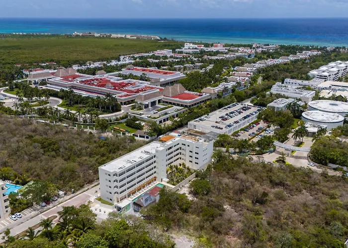2 Bd With Balcony, Gym, Rooftop Pool, Hot Tub Casa de férias