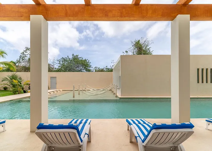 2 Bd With Balcony, Gym, Rooftop Pool, Hot Tub *