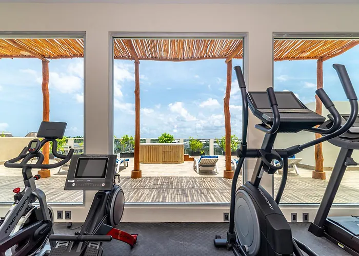 2 Bd With Balcony, Gym, Rooftop Pool, Hot Tub Playa del Carmen