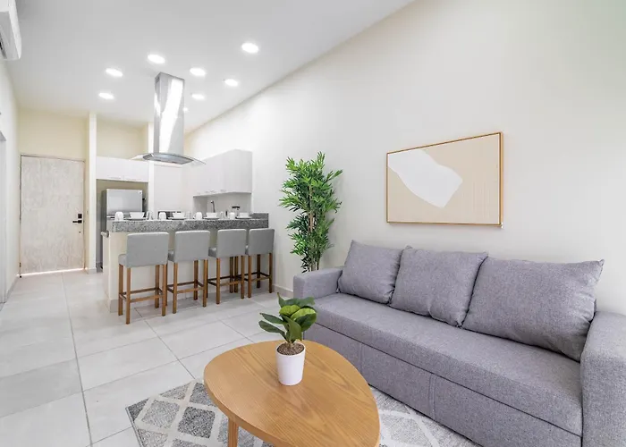 Casa de férias 2 Bd With Balcony, Gym, Rooftop Pool, Hot Tub *