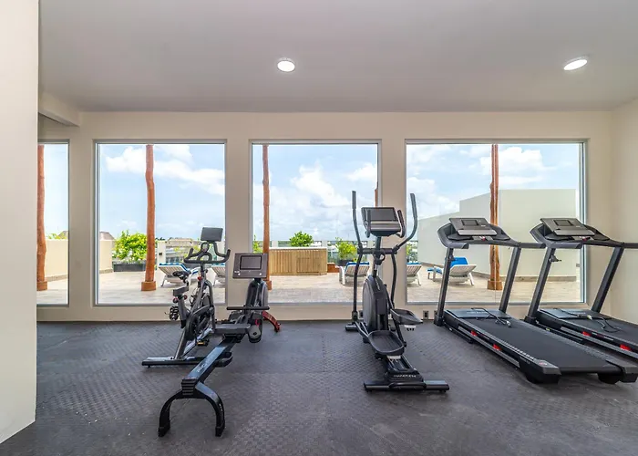 2 Bd With Balcony, Gym, Rooftop Pool, Hot Tub Casa de férias Playa del Carmen