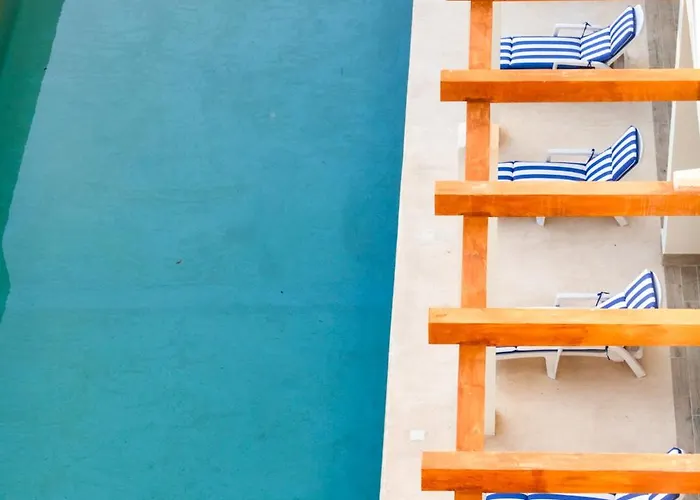 2 Bd With Balcony, Gym, Rooftop Pool, Hot Tub Casa de férias