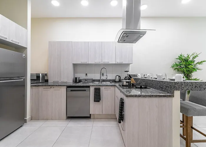 2 Bd With Balcony, Gym, Rooftop Pool, Hot Tub Casa de férias Playa del Carmen